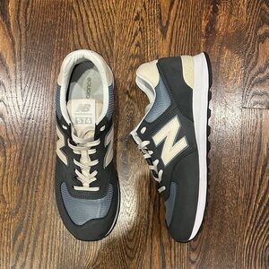 New Balance Men's 574 Black and Blue Sneakers